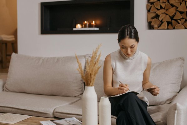 Welche Designelemente machen ein Haus-Schwimmbad einladend?