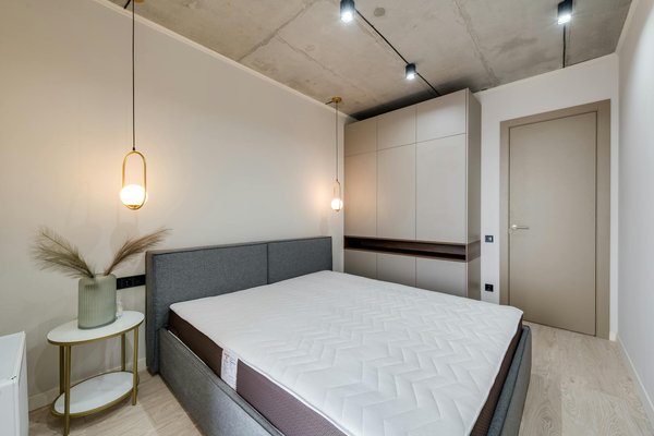 Welche Gestaltungsoptionen gibt es für kleine Haus-Schwimmbäder?